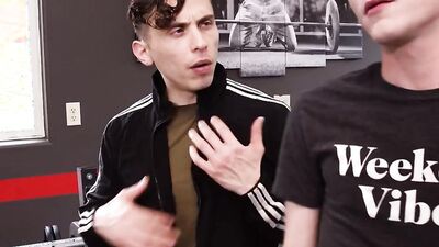 NextDoorTwink - Slutty Twink Seduces Hunk Trainor
