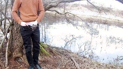 HUGE CUMSHOT, while climbing trees LOL!