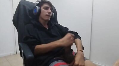 Me corro sobre mi buzo