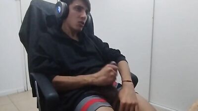 Me corro sobre mi buzo