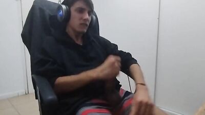 Me corro sobre mi buzo