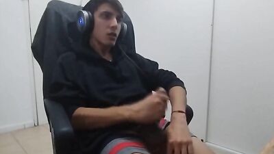 Me corro sobre mi buzo