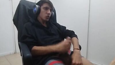 Me corro sobre mi buzo