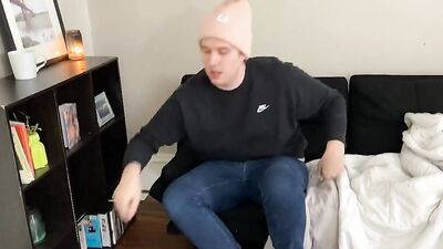 HOLY FUCK IM HARD!