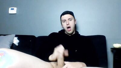 Boyfriend cleans load after stroking