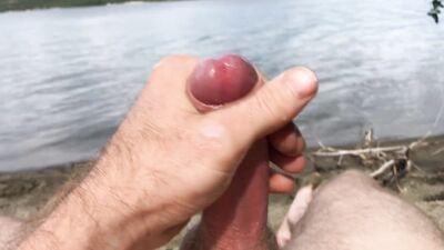 Jeg svømmer nøgen og rykker ud på en offentlig strand....Jeg tror, de bemærkede mig?!