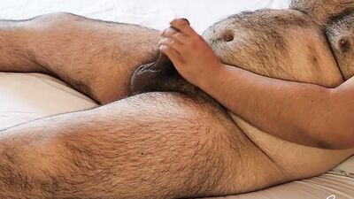 Gran eyaculación de un GORDO PELUDO