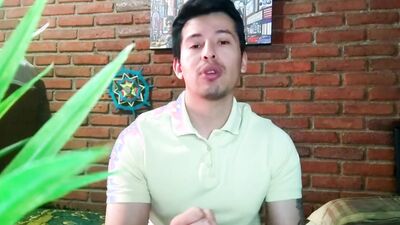 Le pague a un musculoso vergon para que me quitara la virginidad