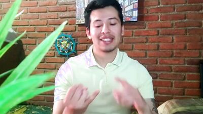 Le pague a un musculoso vergon para que me quitara la virginidad