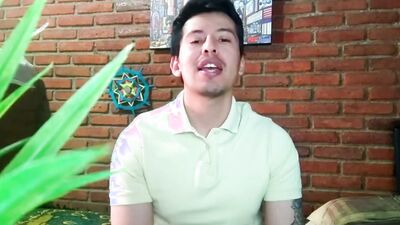 Le pague a un musculoso vergon para que me quitara la virginidad