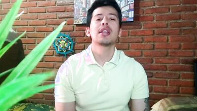 Le pague a un musculoso vergon para que me quitara la virginidad