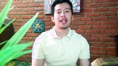 Le pague a un musculoso vergon para que me quitara la virginidad
