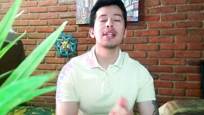 Le pague a un musculoso vergon para que me quitara la virginidad