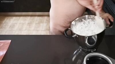 Cicci77 after having milked Pedro, prepares its exclusive 42% "all sperm" meringues