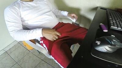 Gamer PAUZUDO pausa no jogo para bater uma com os amigos na cam