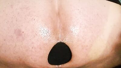 the 8.5 cm plug and other objects fit well in the ass