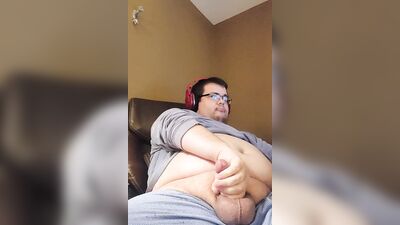Chub strokes his short fat cock till he cums