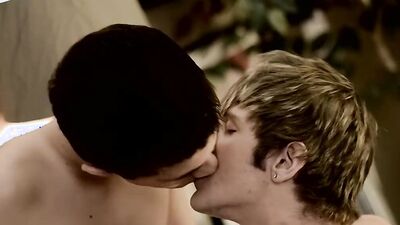 Cute twinks Conner Bradley and AJ Abner anal breed hardcore