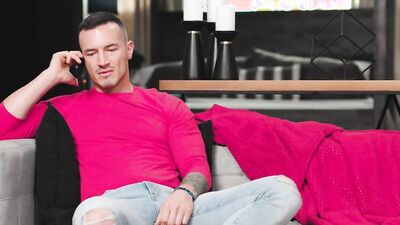 Hot Hunk Gives A Special Gift To His Bae