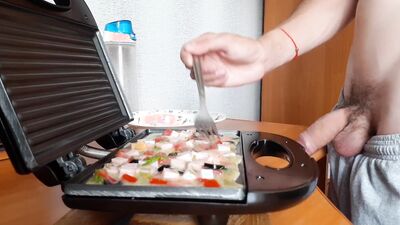 A horny teen with a big dick cooking breakfast for you and fills it with fresh sauce from his sperm