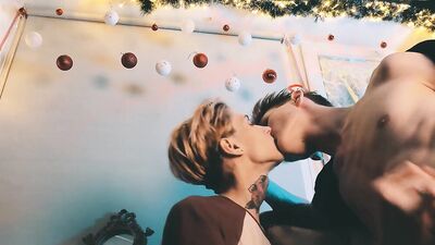 Sweet couple of guys had hot sex on the eve of Christmas