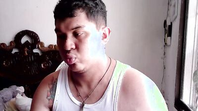 Atrapado con la polla gruesa en la boca