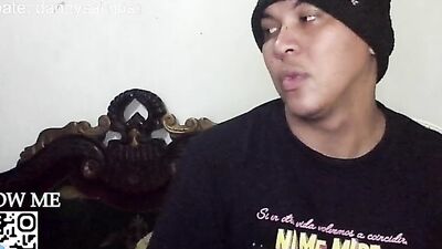 CHICOS CHECOS masturbación con la mano salpicando su cara !!!!