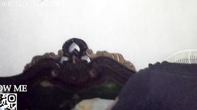 CHICOS CHECOS masturbación con la mano salpicando su cara !!!!
