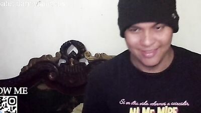 CHICOS CHECOS masturbación con la mano salpicando su cara !!!!