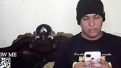 CHICOS CHECOS masturbación con la mano salpicando su cara !!!!
