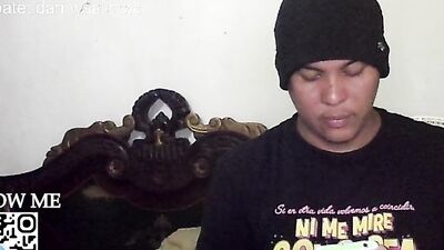 CHICOS CHECOS masturbación con la mano salpicando su cara !!!!