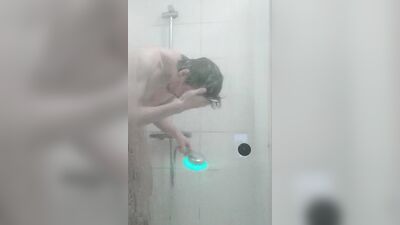 Ich beim Duschen 1