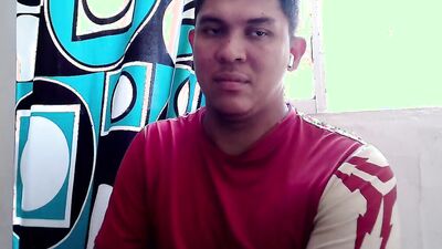 Lindo jovencito se divierte solo - salinass03