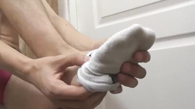 Solo Twink Jerking And Cum In Toes