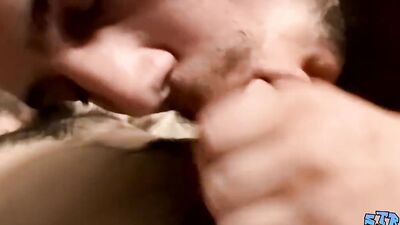 Straight thug Drift cums on his amateur buddy Devin Reynolds