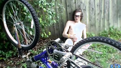 Allegedly straight twinkie wanks his dick and nuts outdoors