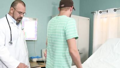 MenOver30 Doctor Daddy Has A Big Dick & I Need An Anal Checkup