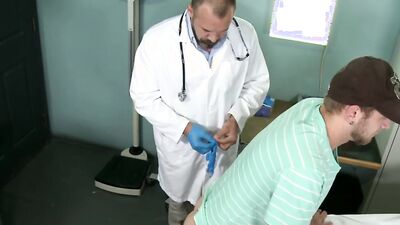 MenOver30 Doctor Daddy Has A Big Dick & I Need An Anal Checkup