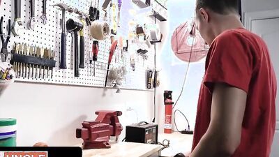 Daddy Lets Me Blow Him While Working