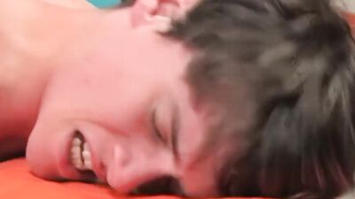 Adorable twink Krys Perez makes bottom Jeremy Sommers cum