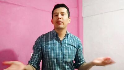 Barbero le da sexo oral a un cliente en su salon. Se come la leche de su gran polla- Relato sexual
