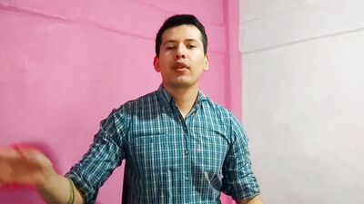 Barbero le da sexo oral a un cliente en su salon. Se come la leche de su gran polla- Relato sexual