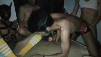 orgia de chacales deseosos de leche