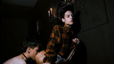 Oh! what an elegant anal fuck in an amazing setting