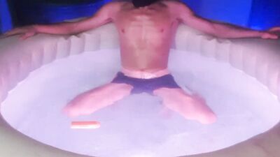 morbo en el jacuzzi