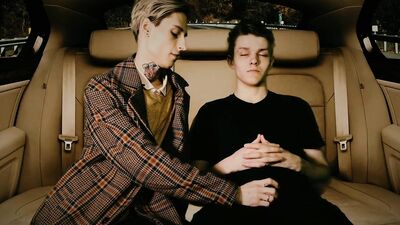 Hunk fucked in anal in the back seat of a car