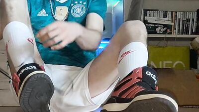 (GER) Horny SoccerBoy in smelly NikeSocks shows hisself for Video