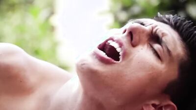 Cute_guy_gets_bareba