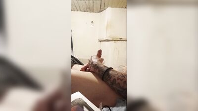 White guy Jacking till he cums