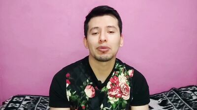 Activo maduro dotado de 21 cm se folla a escondidas a jovencito twink porque su mujer no le cumple